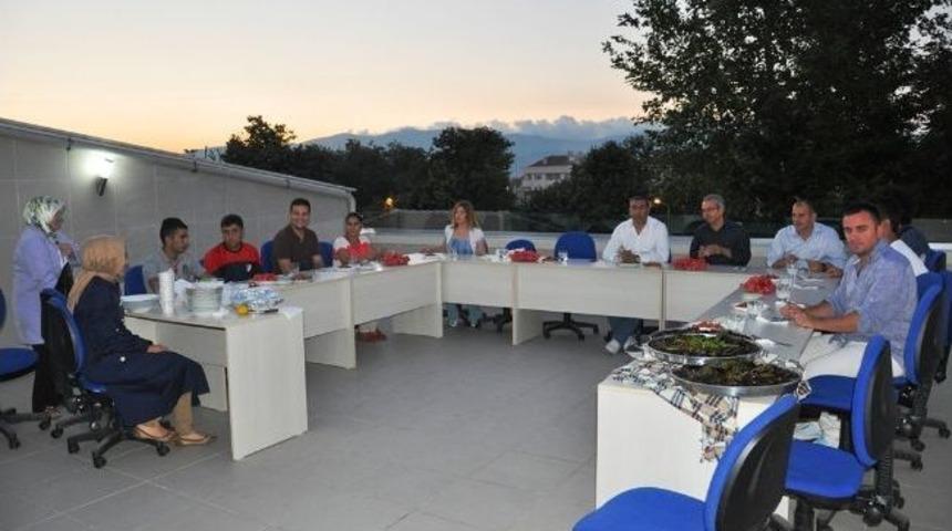 Gen&ccedil;lik Merkezi İftarda Buluştu