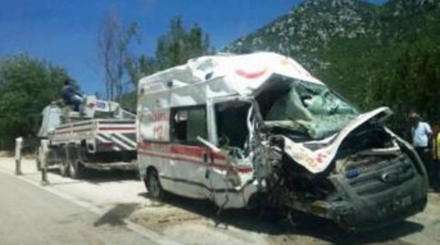 112 Ambulansı Şarampole Yuvarlandı : 3 Yaralı