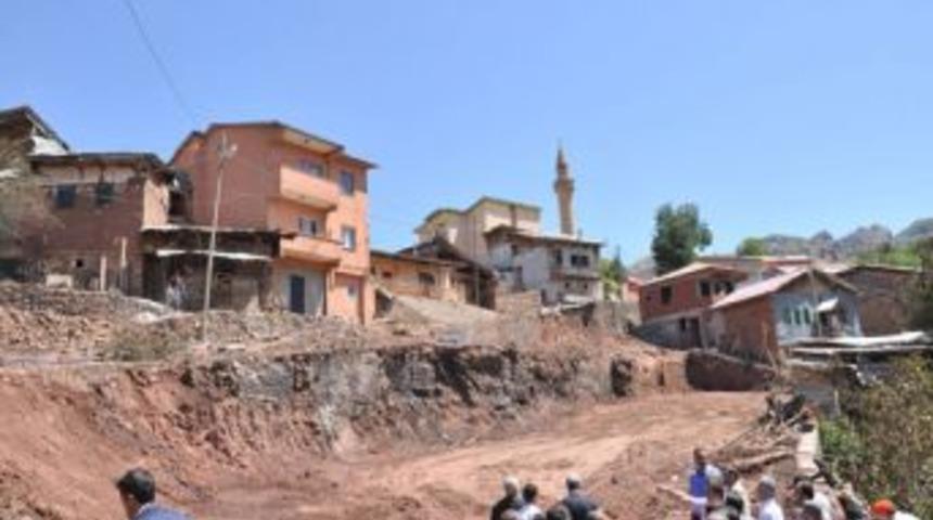 Erzincan'da Evi Yanan K&ouml;yl&uuml;lerin Mağduriyeti Giderilecek