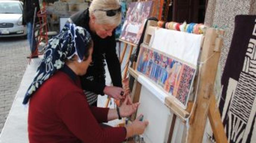 Sideli Halıcı, &Ccedil;in'le M&uuml;cadele I&ccedil;in Halı Dokuma At&ouml;lyesi Kurdu