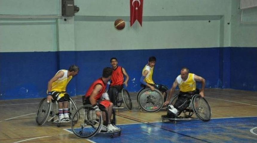 Engellilerden Dostluk Ma&ccedil;ı