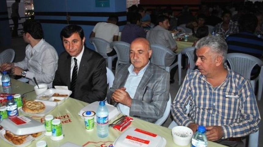 Ak Parti Kayseri Teşkilatından İftar Yemeği