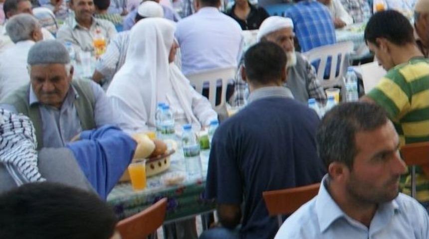 Bozova'da G&ouml;rkemli İftar Yemeği