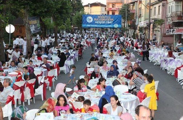 Söğütlü’de Gönül Sofraları Kuruldu