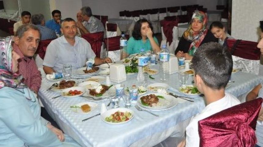 T&uuml;rk K&uuml;lt&uuml;r Sanat Sen İftar Yemeği Verdi