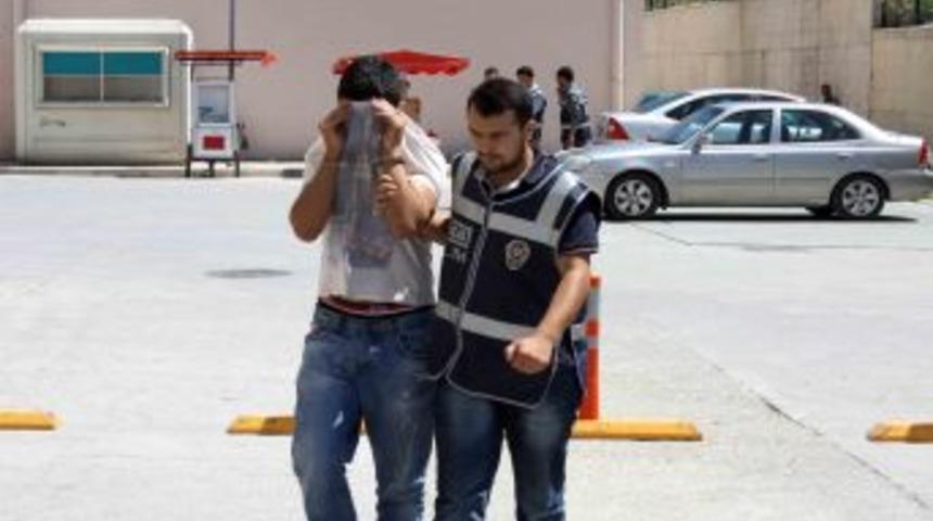 Diyarbakır'dan Getirdikleri Esrarı Sakarya'da Satmaya &Ccedil;alışırken Yakalandılar