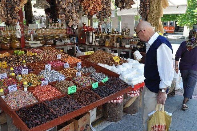 Çarşı Pazarda Bayram Bereketi Başladı