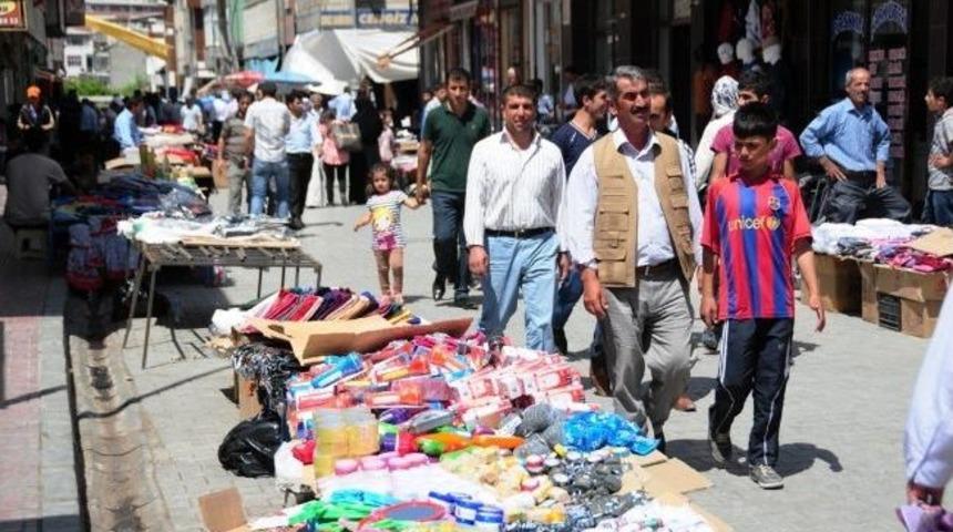 &Ccedil;arşı Pazarda Bayram Telaşı Başladı