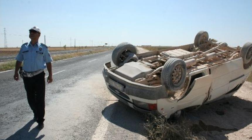 Minib&uuml;s Takla Attı S&uuml;r&uuml;c&uuml; Yaralandı