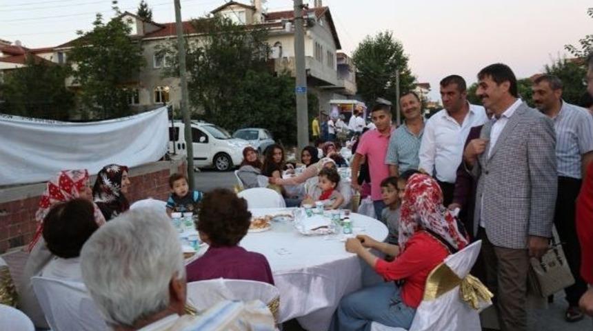 Arabacı Alanı Mahallesi&rsquo;nde 4 Bin Kişiyle İftar