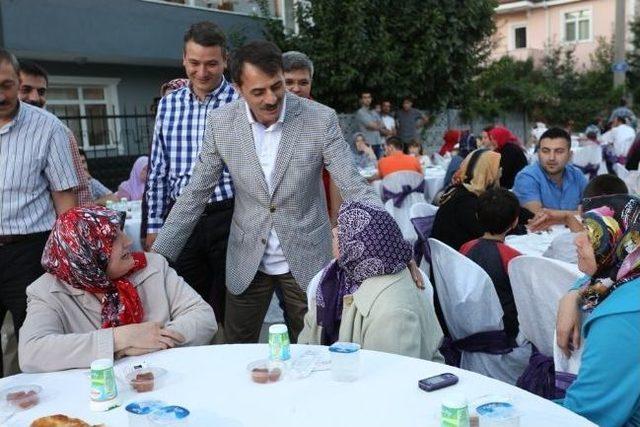 Arabacı Alanı Mahallesi’nde 4 Bin Kişiyle İftar