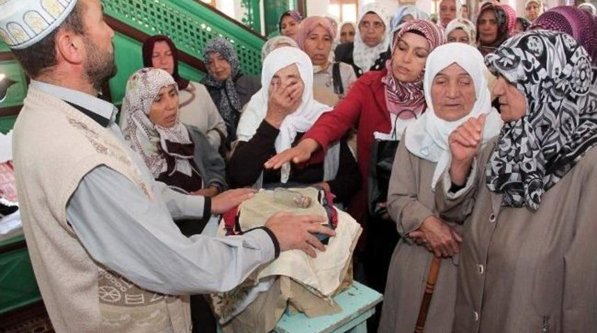 Sakal-ı Şerif Salavatlarla Ziyaret Edildi