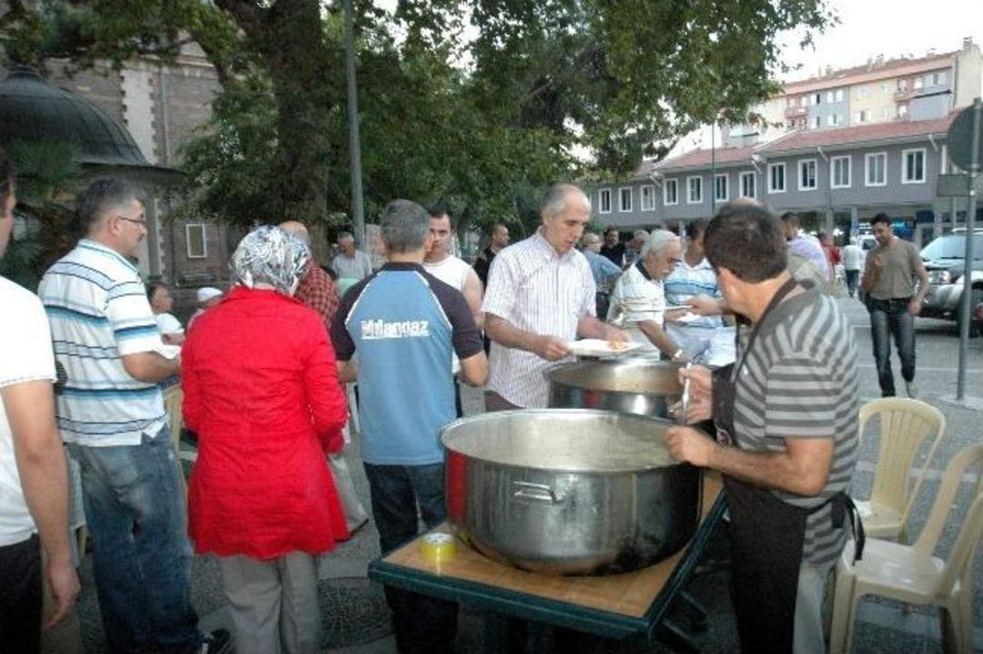 B&uuml;y&uuml;k Birlik Partisi'nden "halk Sofrası"
