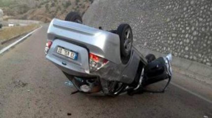 Adıyaman-malatya Yolunda Kaza: 3 Yaralı