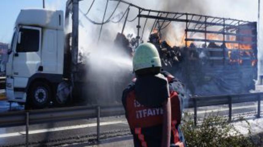 Alev Alev Yanan TIR, Bomba Gibi Patladı