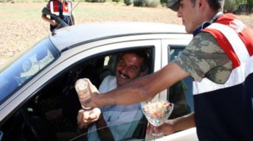 Kolonya Ve Şeker Ikram Edip Kazalara Karşı Uyardılar