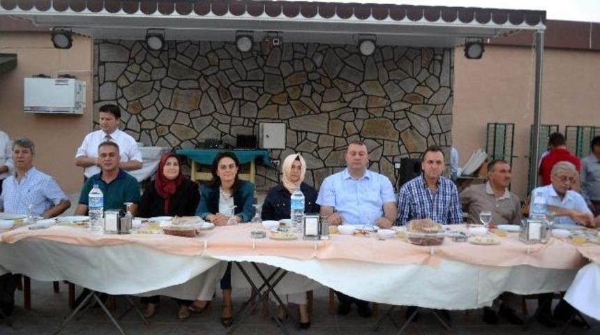 Bigadi&ccedil; Ak Parti Teşkilatı İftar Yemeği D&uuml;zenledi