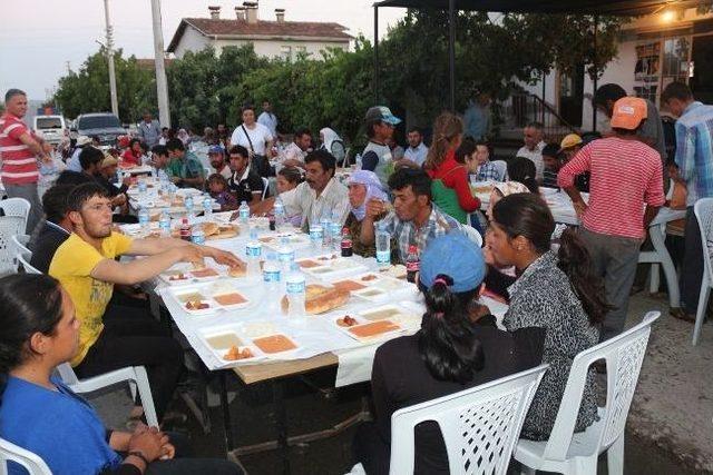 Savaş Mağdurlarına İftar Verdiler 2