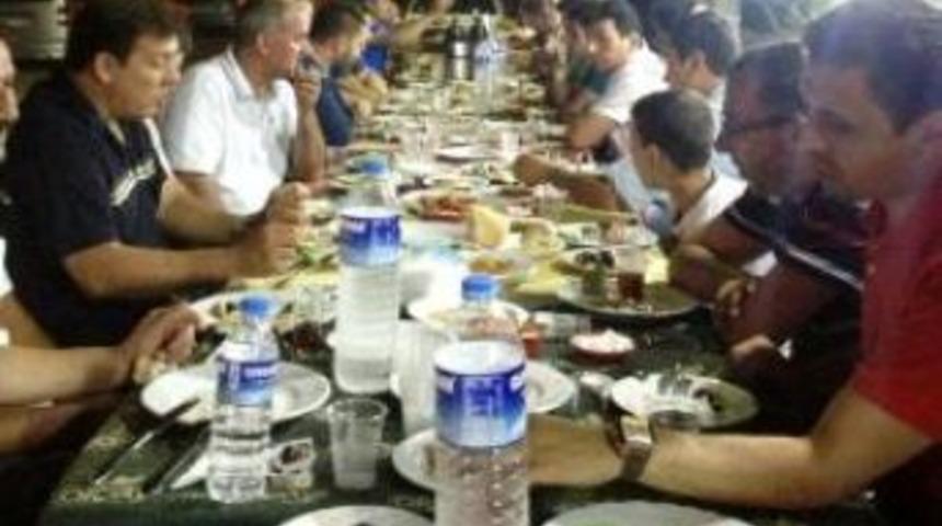 Ak Parti Gelibolu İl&ccedil;e Y&ouml;neticileri Sahur da Buluştu