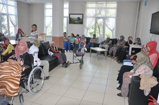 Müftülükten Huzurevi'nde Kandil Kutlaması