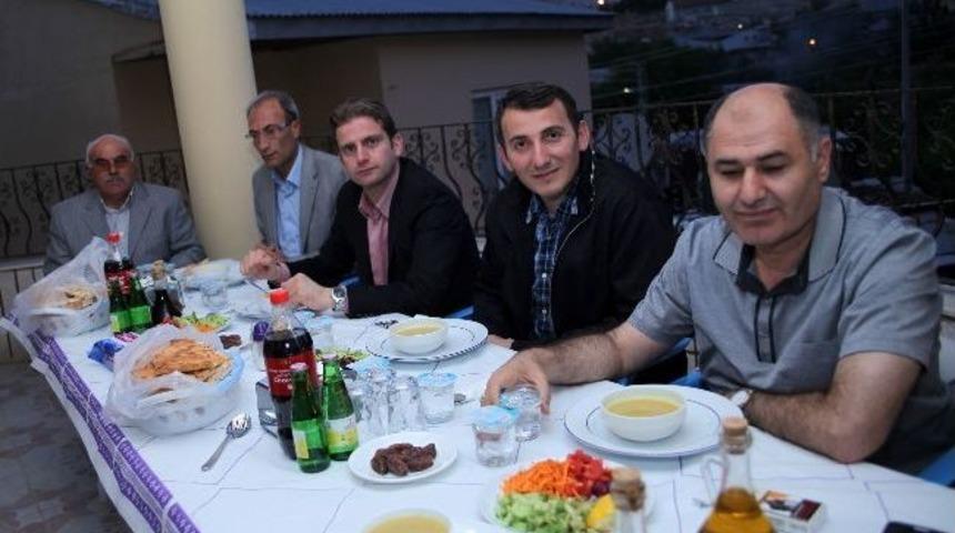 Emirler K&ouml;y&uuml;nde Yoğun İftar Programı