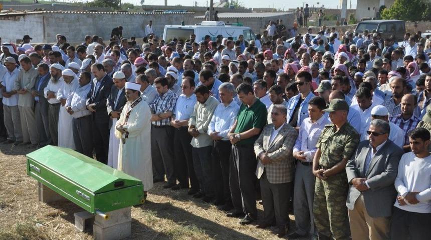 Suriye'den Seken Kurşunla &Ouml;len Ramazan Zeybek G&ouml;zyaşları Ile Toprağa Verildi