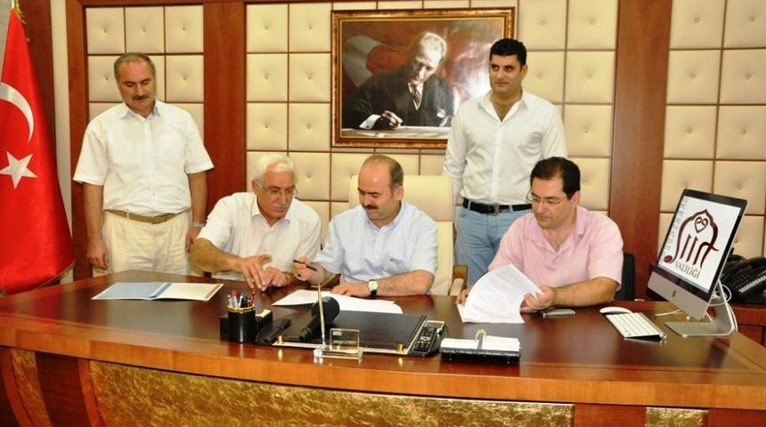 Siirt'te Dev Eğitim Kompleksinin Protokol&uuml; Imzalandı