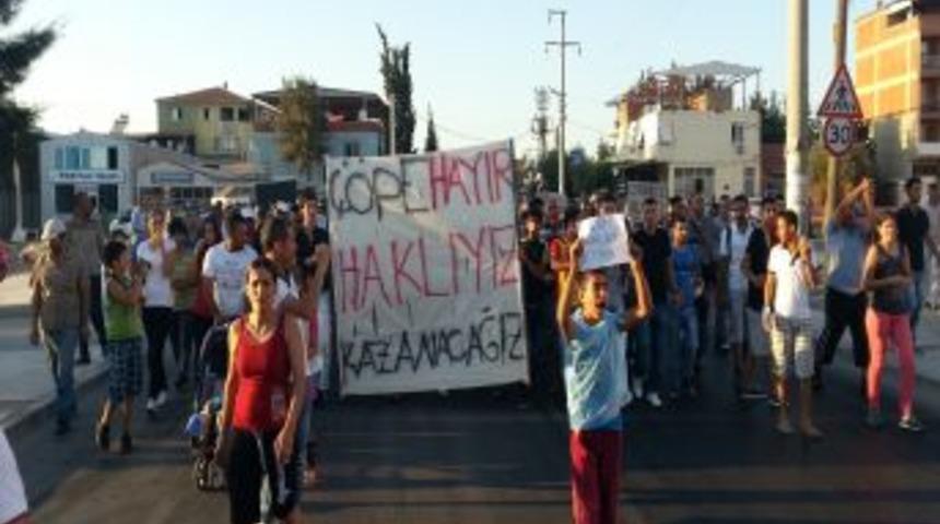 Harmandalı &Ccedil;&ouml;pl&uuml;ğ&uuml;n&uuml;n Kaldırılması I&ccedil;in Mahalle Sakinleri Yol Kapattı
