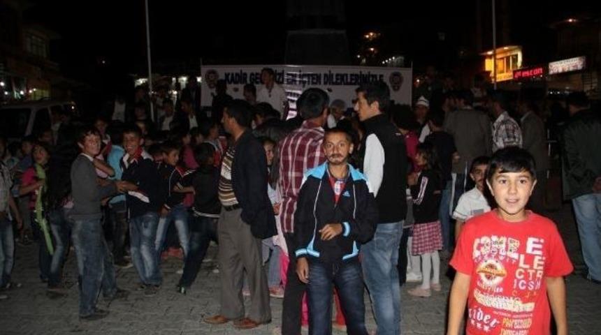 Başkale Emniyet M&uuml;d&uuml;rl&uuml;ğ&uuml; Lokma Tatlısı Dağıttı