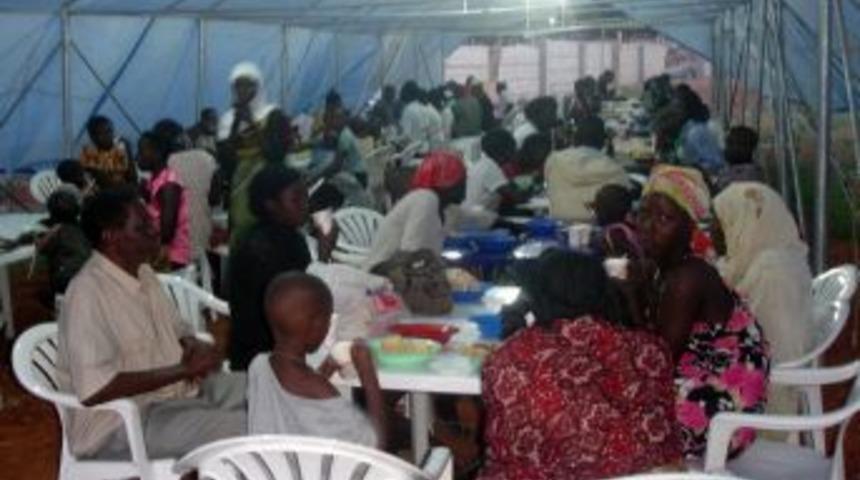 T&uuml;rk Doktorlardan Uganda'da Iftar