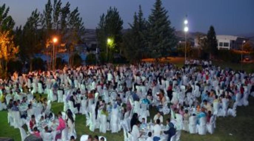 Malatyalı Işadamlarından Suriyelilere Iftar