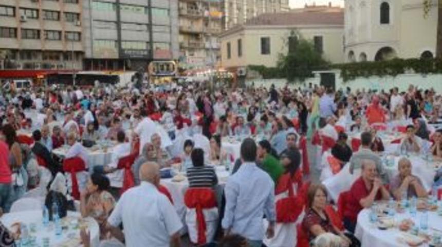 AK Parti, Iftara Katılan 3 Bin Kişiye &Ccedil;am Fidanı Hediye Etti