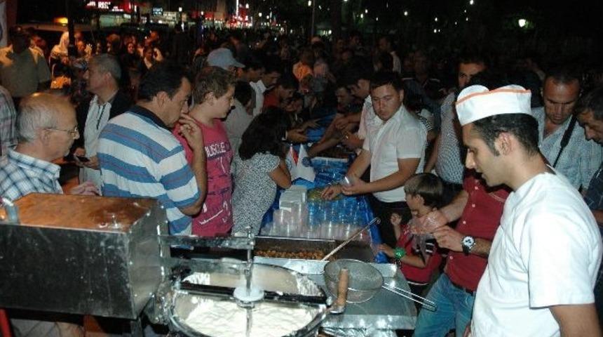 Karaman Emniyeti, Vatandaşlara Lokma Tatlısı İkram Etti