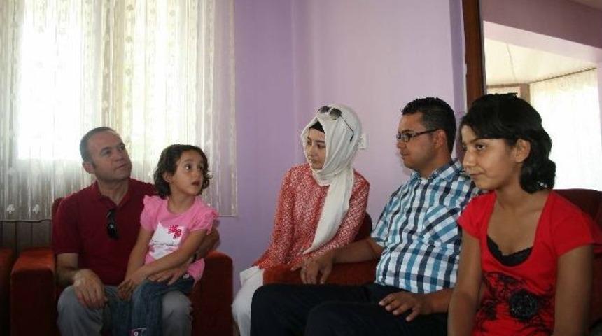 Karaman'da Ak Parti İl Teşkilatı Bayram &Ouml;ncesi Bin 300 &Ccedil;ocuğu Sevindirdi