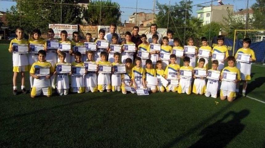 G&ouml;nen Tayfunspor'da Sporcular Sertifikalarını Aldı