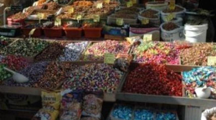 K&uuml;re&rsquo;de Bayram Şekeri Tezgahları S&uuml;sl&uuml;yor