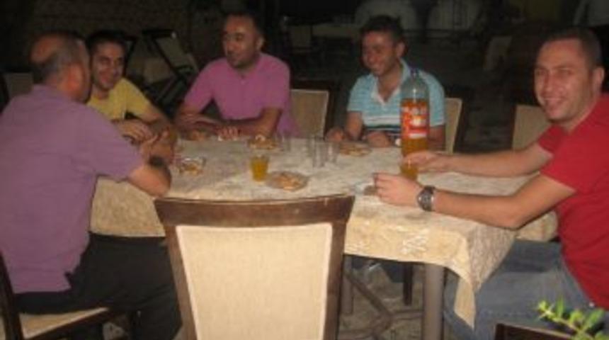 Silopi&rsquo;ye Veda Eden Sağlık Memuru I&ccedil;in Iftar Yemeği