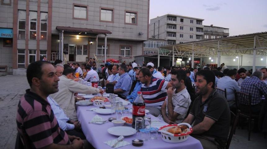 Y&uuml;ksekova Polisi Iftarda Halkla Buluştu