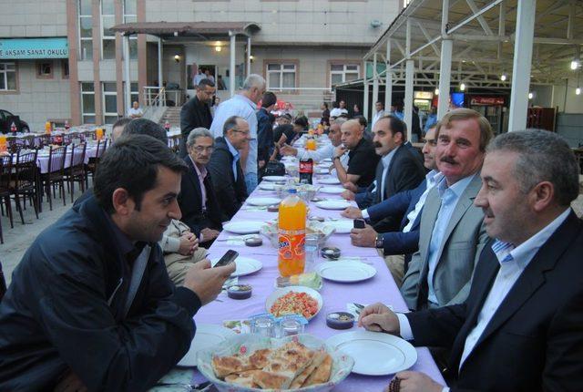 Yüksekova Polisi Iftarda Halkla Buluştu