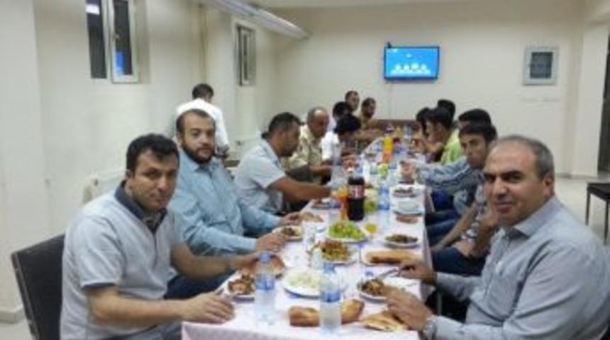 Horasan Myo M&uuml;d&uuml;r&uuml; &Ouml;zdemir&rsquo;den İftar Yemeği