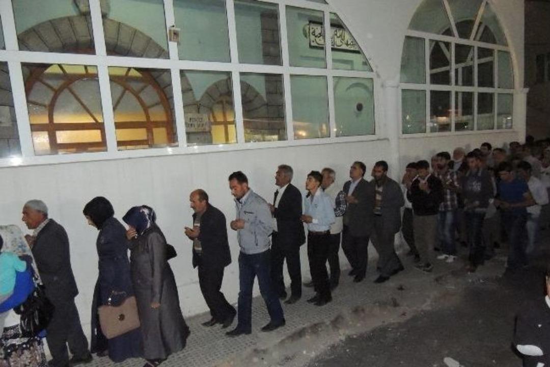 Eleşkirt&rsquo;te Sakal-ı Şerife Yoğun İlgi