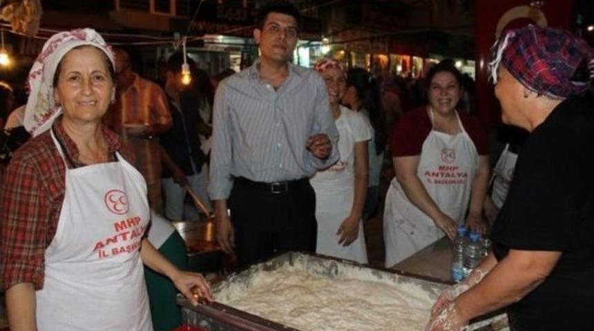 Mhp Antalya İl Teşkilatı Kadir Gecesi&rsquo;nde Pişi Dağıttı