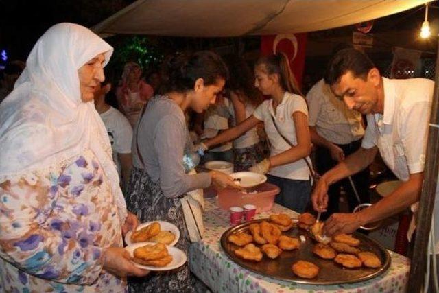 Mhp Antalya İl Teşkilatı Kadir Gecesi’nde Pişi Dağıttı