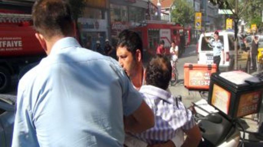 İş Yerinde &Ccedil;ıkan Yangında 3 Kişi Hastanelik Oldu