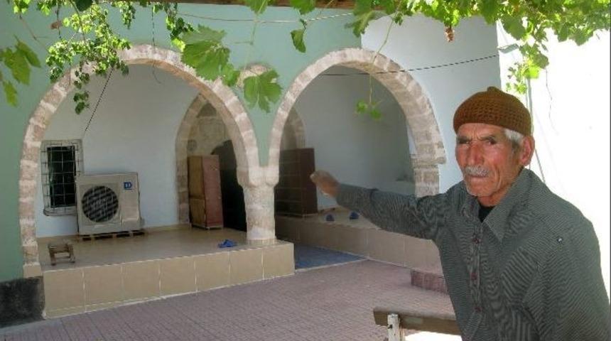 Tarihi Cami Onarılmayı Bekliyor