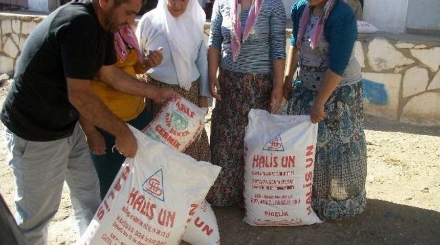 İş Adamından Fakir Ailelere Gıda Yardımı