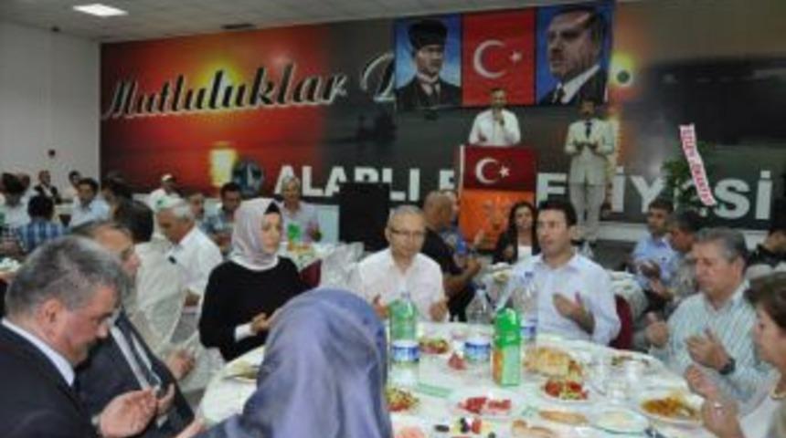 Ak Parti Alaplı Teşkilatı iftar yemeği d&uuml;zenledi