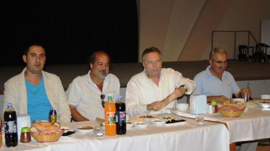 Başkan T&uuml;rk&ouml;zen'den Belediye İş&ccedil;ilerine İftar