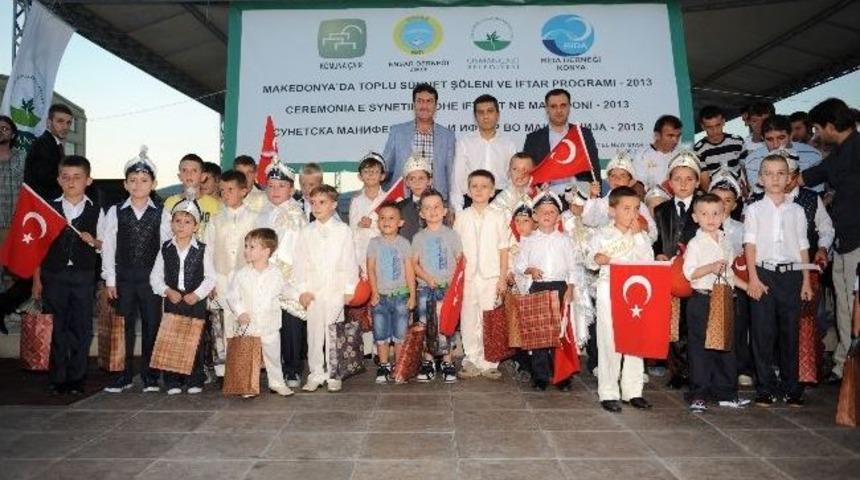 &Uuml;sk&uuml;p&rsquo;te 615 &Ccedil;ocuk S&uuml;nnet Olup Erkekliğe İlk Adımı Attı