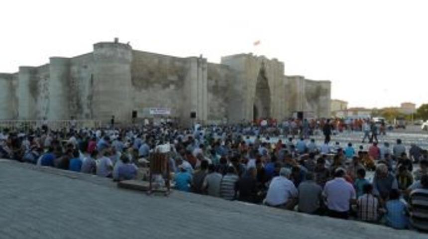 Tarihi Sultanhanın'da ikibin kişilik iftar